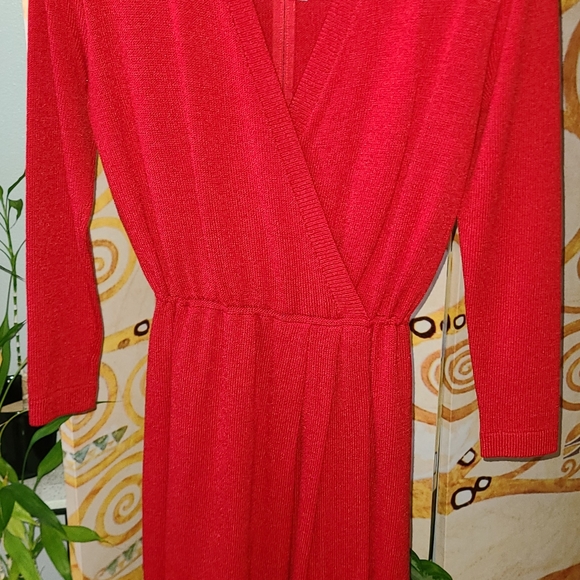 St. John Knits - Picture 2 of 16